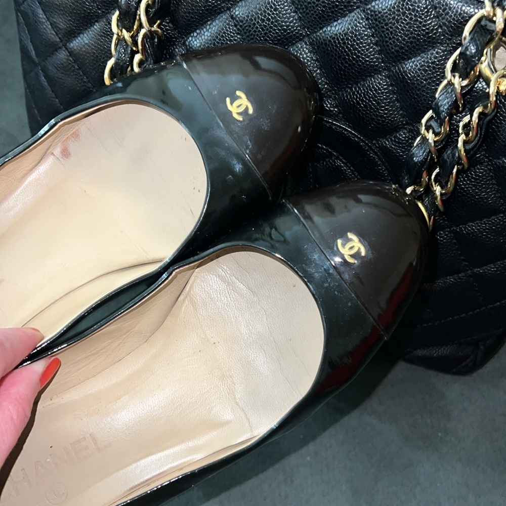 CHANEL Black Patent Leather Cap-Toe Ballet Flats - Picture 2 of 16